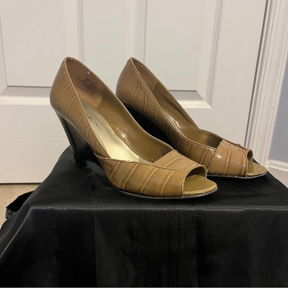 Bandolino peep toe wedge heels, 8